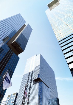 Three office buildings in Samsung Town in Gangnam