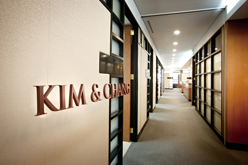 Global law firms in Korea hunt for talent amid growing outbound