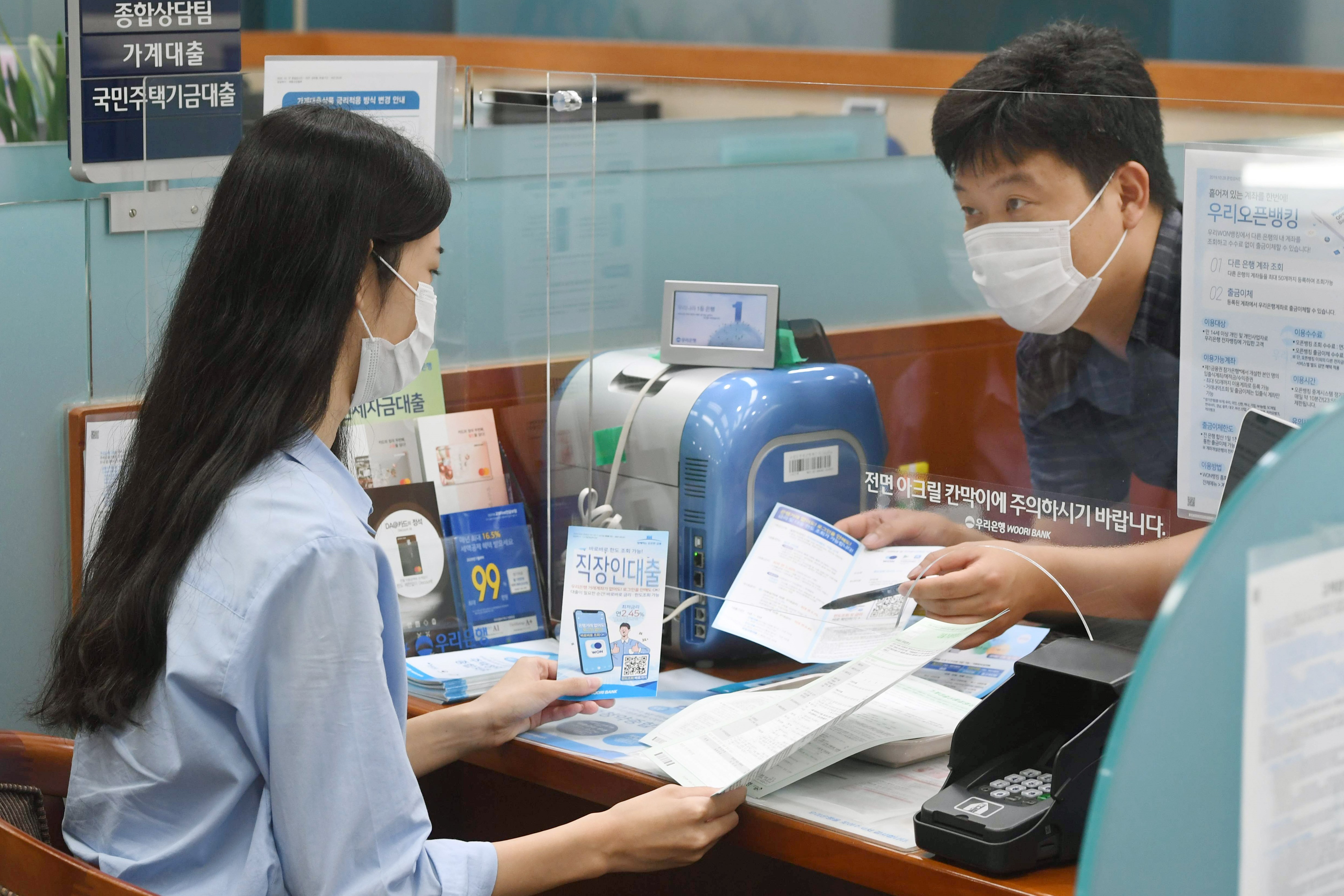 Korean bank profits at record-high as borrowers struggle under