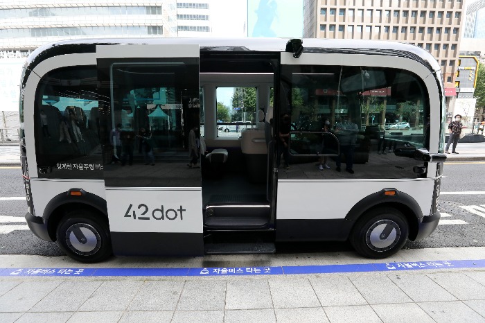 Self-driving bus debuts roads in Seoul, South Korea