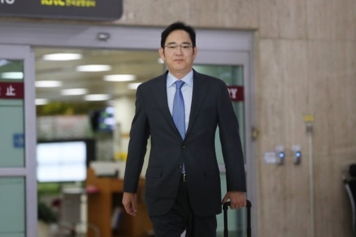 Will release of Vice Chairman Jay Y. Lee bring rebound of Samsung? <  Economy < Economy < 기사본문 - The Korea Post