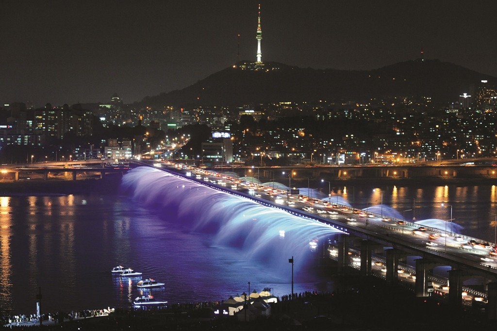 Louis Vuitton Turns A South Korean Bridge Into A Massive Runway