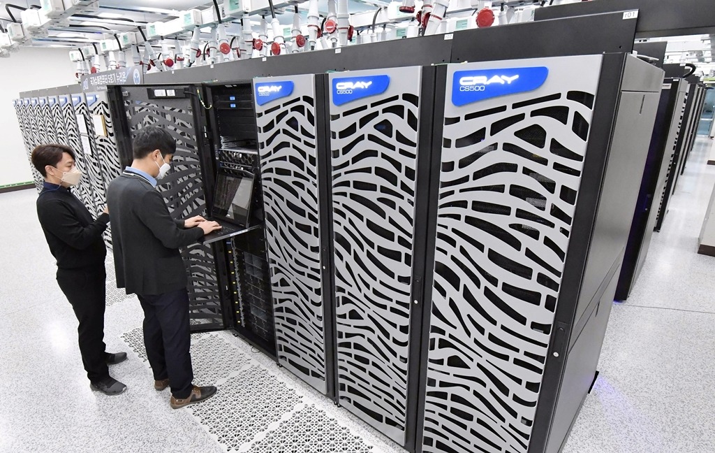 titan supercomputer operating system