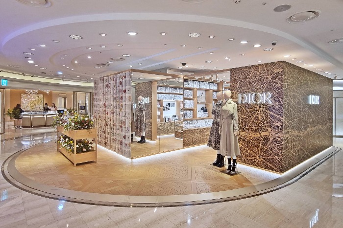 Louis Vuitton Seoul Galleria Women Store in Seoul, Korea
