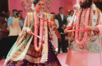 Samsung Chairman Lee visits India for Ambani wedding